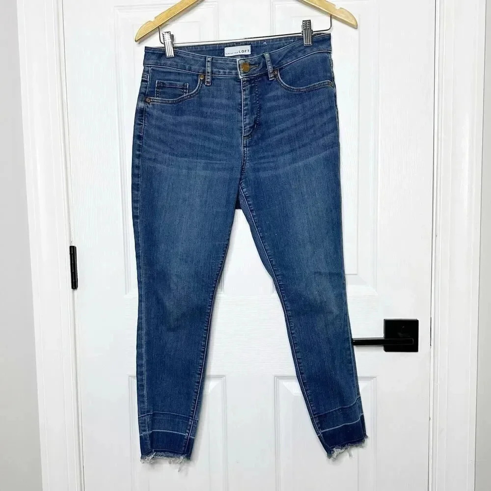 LOFT Size 28/6 Curvy Skinny Raw Hem Jeans Medium Wash‎ High Rise